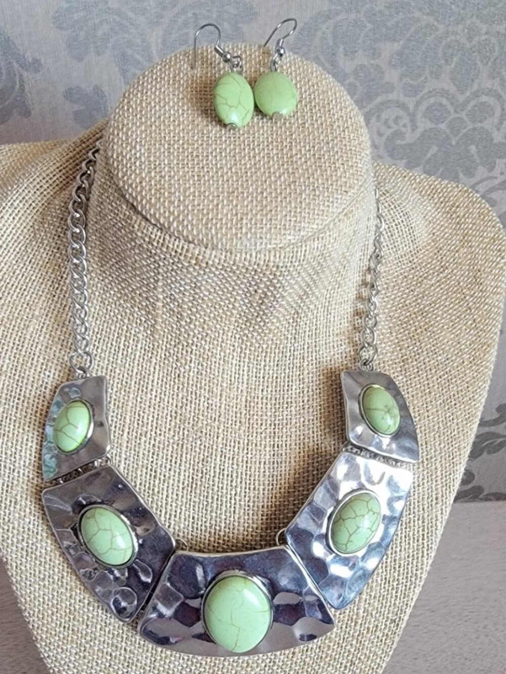 Green Howlite on Silver Tone Necklace Set